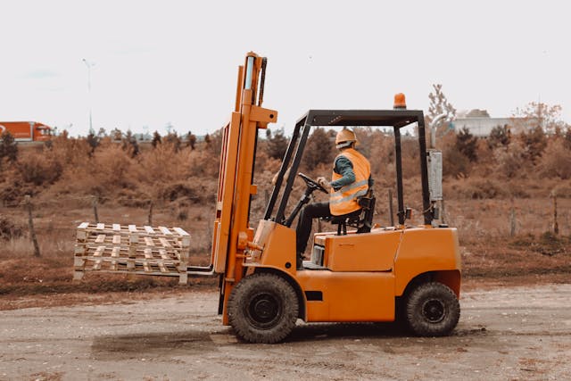 Forklift | Source: Mehmet Akif Gündüz / Pexels